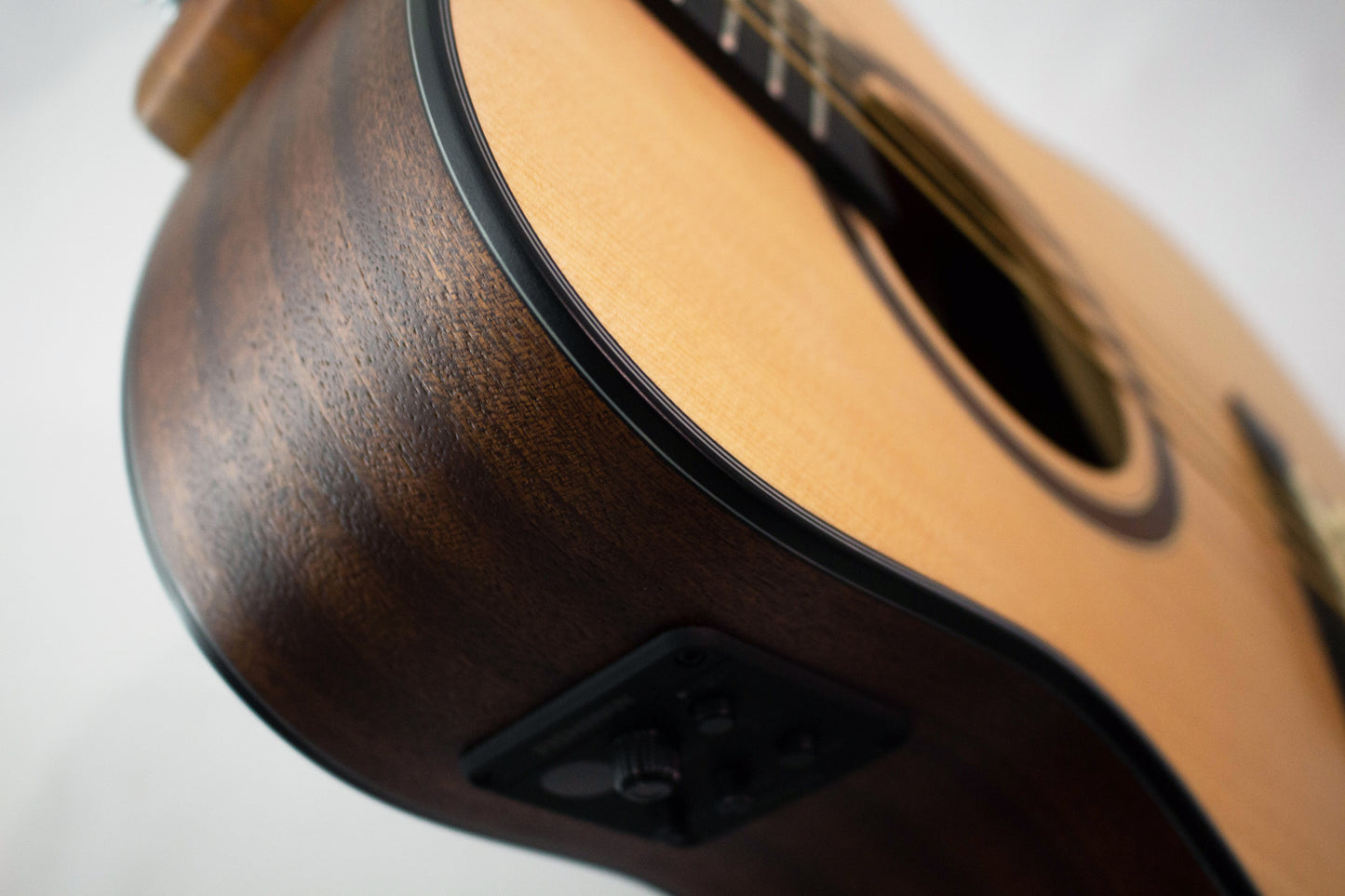 Guitarra Granada Mountain Mini electroacústica Natural