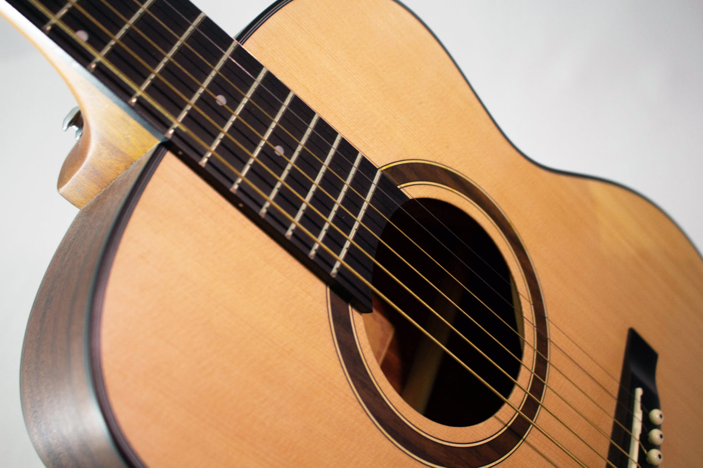 Guitarra Granada Mountain Mini electroacústica Natural