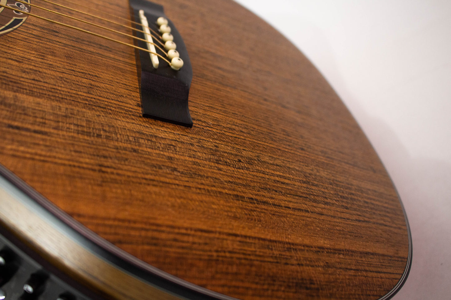 Guitarra Electroacústica Granada Live CE Walnut